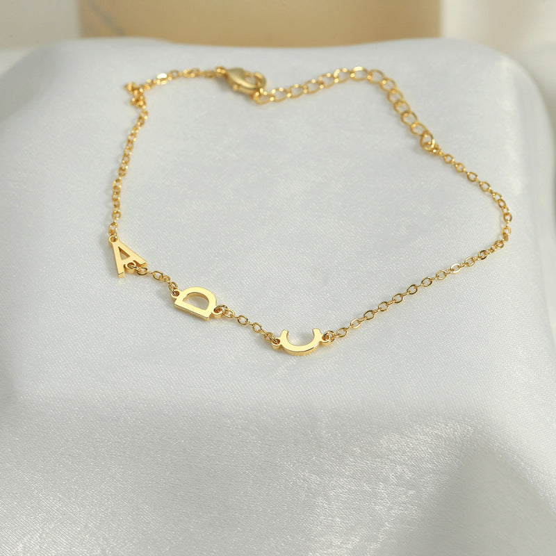 Delicate gold chain bracelet
